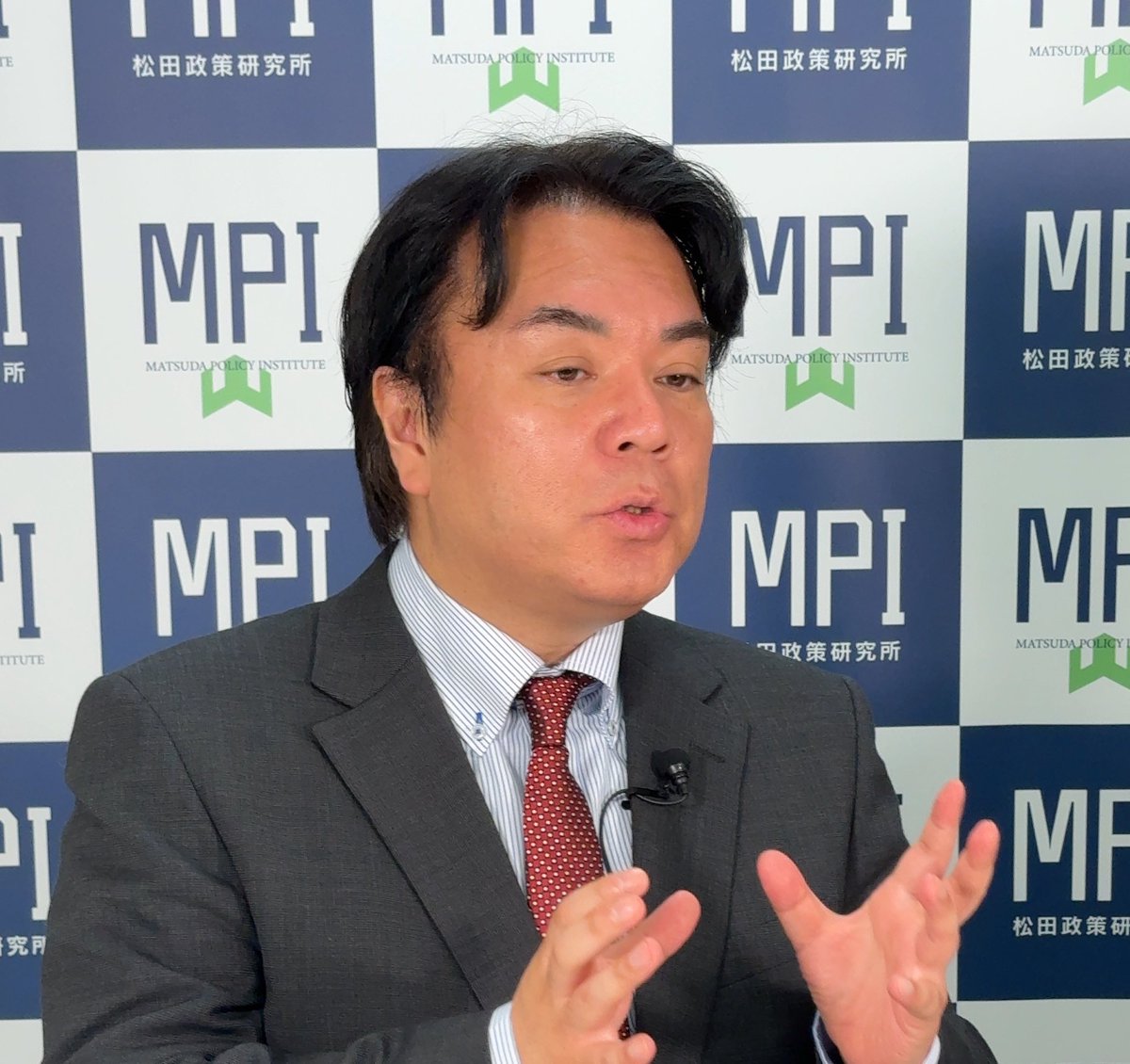 matsudamanabu's tweet photo. 【本日7/10（金）19:00～宇山卓栄氏との対談生配信！】
このところ国際情勢への人々の関心はイランに向いていましたが、ウクライナ戦争の方も最近、色々な動きがあり、国際政治の焦点に再浮上しつつあり、イラン紛争とも密接に関係しています。今夜は宇山氏が久しぶりにウ戦争をめぐる情勢と今後の動向に斬り込み、その背後にある世界情勢や、新たな戦争の形態、グローバリズムの問題などについて議論を発信いたします。ぜひ、ご視聴下さい。
 
◆宇山卓栄氏が斬る！「プーチン・ロシアは劣勢」報道は本当か？ウクライナ情勢とイスラエル・ユダヤ勢力
 
本日7／10（金）19時！松田政策研究所　ニコニコ動画　生配信！
参議院議員、松田政策研究所代表　松田学× 著作家　宇山卓栄氏
 
本日19時になりましたら↓
◆ニコニコ動画＊前後半約90分（後半は有料）
　https://t.co/kTH2bS4AdD
 
前半は松田政策研究所Youtubeでも同時生配信いたします。
 
【今夜の目次】
＜前半：無料パート＞
〇ウクライナ戦線でいま何が起きているのか
〇戦争を変えた？ドローン攻撃、その実態
〇ロシア経済はガタガタなのか？
〇どちらが勝者に？今後の展開
＜後半：有料パート＞
〇日本はそれでもゼレンスキーを応援するのか、オリガルヒとの関係
〇パランティアと戦争AI、シオニズム
〇中東紛争とウクライナ紛争のコントロール
〇日本に巣食う戦争グローバリズム
〇その他
 
前半はどなたでも無料でご覧いただけます。
全編ご覧頂くにはチャンネル会員登録が必要です。
 
▼ニコニコ松田政策研究所チャンネルの入会はこちらから
　https://t.co/zVhsM6FNKG