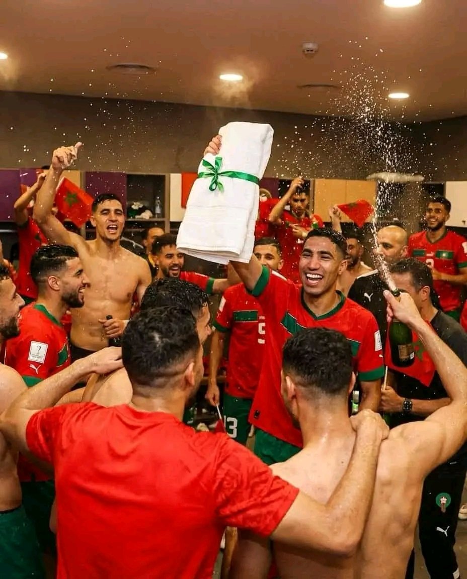 PATRIOTE_DZ54's tweet photo. إلى منظمي كأس العالم في  الولايات المتحدة الأمريكية...أعطولهم  السرابيت تع لوتال عن طيب خاطر ...خير ما يسرقوها ..وش نديرولهم عيينا نربوهم ما ترباوش ..
😂😂😂
#المغرب https://t.co/Sfo7jJWbu3