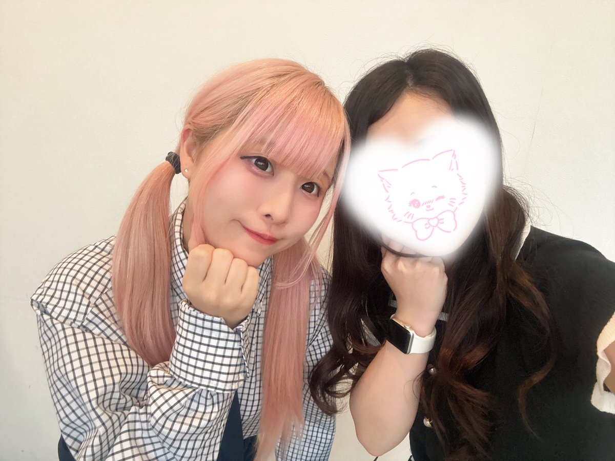 gmcham98's tweet photo. 昨日は推し2人に会えて嬉しかったです🥹🫶🏻🩷🩵 コラボカフェはゆっくり話せるから好き🎶 https://t.co/1Y3oIGDJwF