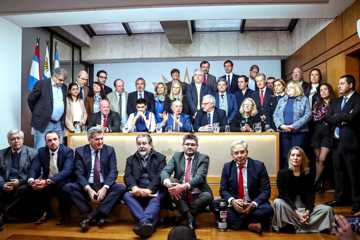 Hugo71755886's tweet photo. NO VOTAN EL PRESUPUESTO

💣LE DICEN QUE NO a:

👎Exoneración del IVA a las Cooperativas
👎Mas Policía y móviles para seguridad pública
👎Presupuesto para atender a personas en situación de calle
👎Presupuesto para la educación, las infancias y el INAU https://t.co/lMqkkYgpyB