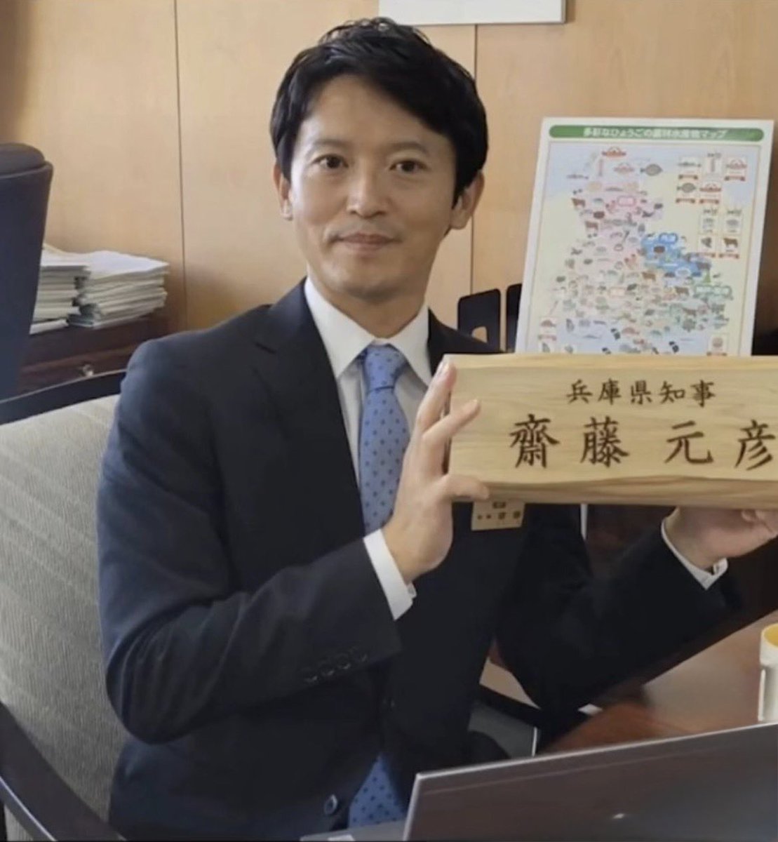M_20241117__'s tweet photo. 以前から自慢の知事だったんですけど最近はますます声を大にして言いたい

✨齋藤元彦さんはうちの自慢の知事です✨ https://t.co/LeVLJ7iBLQ