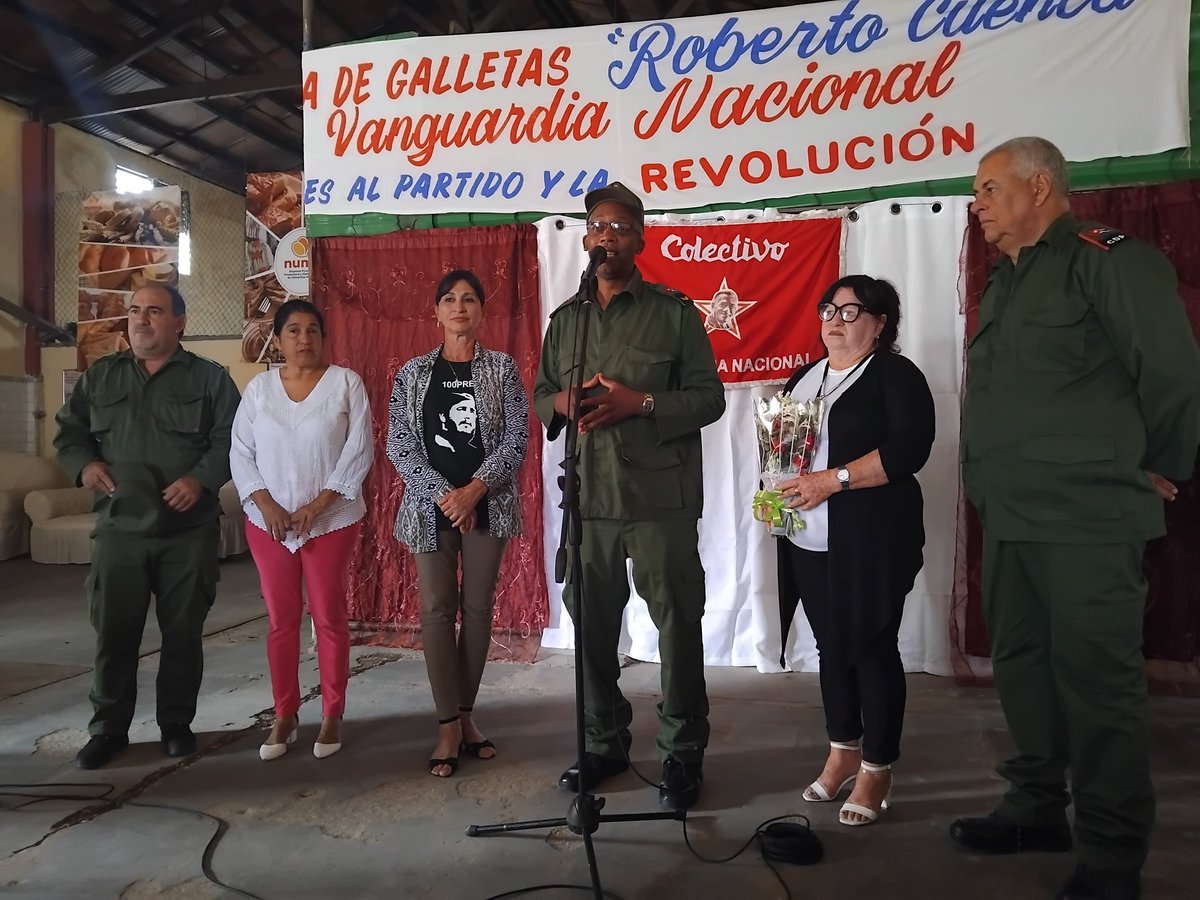 balada_pena's tweet photo. "Cada día, nuestros trabajadores ponen manos y corazón en la producción de alimentos que llegan a las mesas de miles de familias. Su dedicación es la fuerza que impulsa a nuestra empresa hacia un futuro más seguro
Con #HonorHolguinero https://t.co/5Ur5BKSOJ1