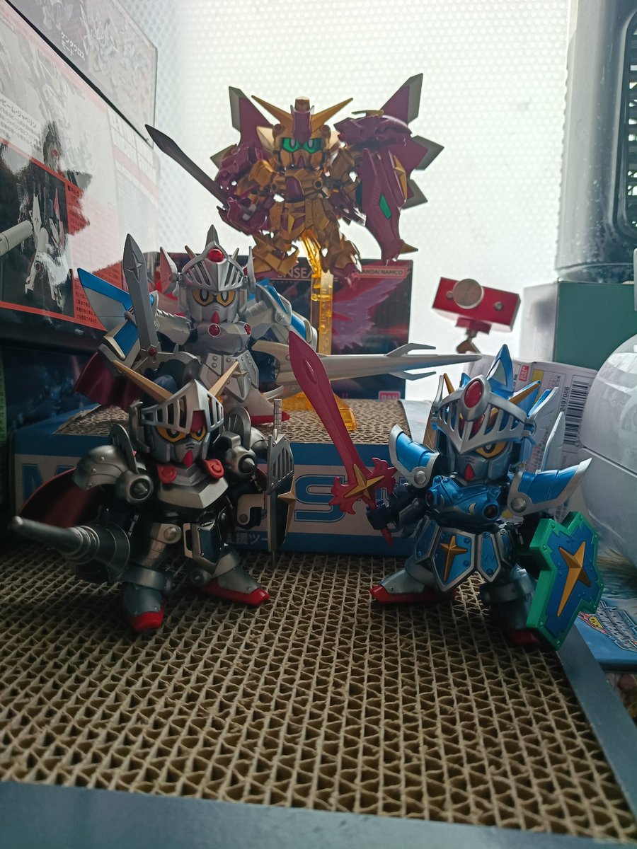 Zekegunslinger's tweet photo. ＃ガンプラ　レジェンドBBの騎士ガンダム系統塗装してみた、ノーマルの騎士ガンダムが一番守備力上がった気がする https://t.co/tPJ3GQgAOQ