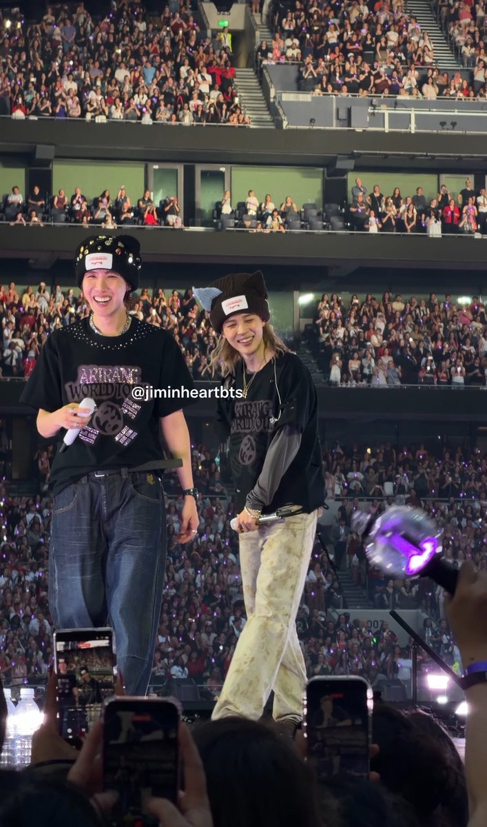 jiminheartbts's tweet photo. i'm looking back to my bts london day 1 photos and i somehow snapped a photo of hobi and jimin laughing and smiling 🥹 https://t.co/IWXOTLWx6a