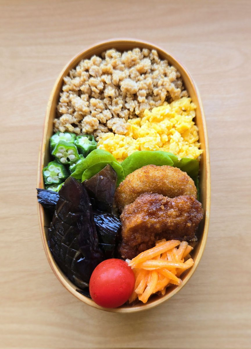 Letsenjoyrera's tweet photo. ✺鶏そぼろ丼
✺茄子のコチュジャン和え
✺昨夜の残り物の鶏さんひとつ

🍆キレイに色でた😊✨
#お弁当記録
#曲げわっぱ

週末はオーキャン付添い🏫
忙しい週末になるの必至😇

そして屋外いっぱい歩くから
日焼けしないようにしないと🥹
全部含めると数時間歩く予定
…_( _´ω`)_ https://t.co/0WblQaNhrO