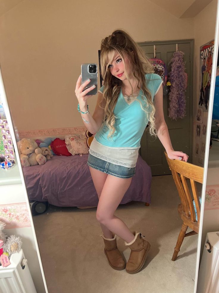 Yana4ngel's tweet photo. Hot take or whatever but belle delphine was NOT as bad as comgirls nowdays https://t.co/FO65ESdugs