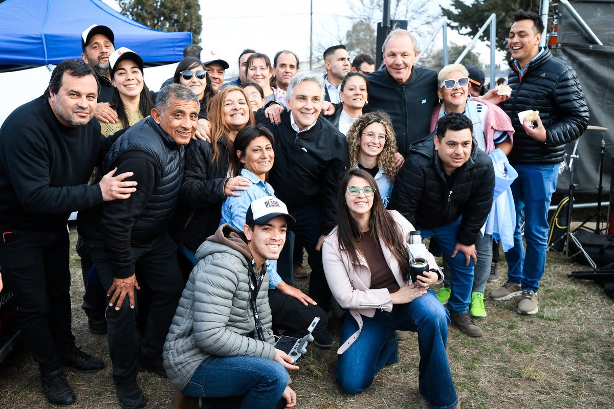 MartinLlaryora's tweet photo. El Plan de 100 Cuadras avanza con seis frentes de obra en ejecución y, además, próximamente llamaremos a licitación para construir el Parque Alberdi, un nuevo espacio pensado para el encuentro de las familias, la práctica deportiva, la recreación y el impulso de emprendedores y feriantes de la ciudad.

#RíoCuarto está viviendo una etapa histórica de crecimiento. Con planificación, inversión y trabajo conjunto, la Capital Alterna sigue avanzando y demuestra que en #Córdoba no dejamos de hacer para generar más oportunidades y más desarrollo para nuestra gente.

#HacerParaCrecer