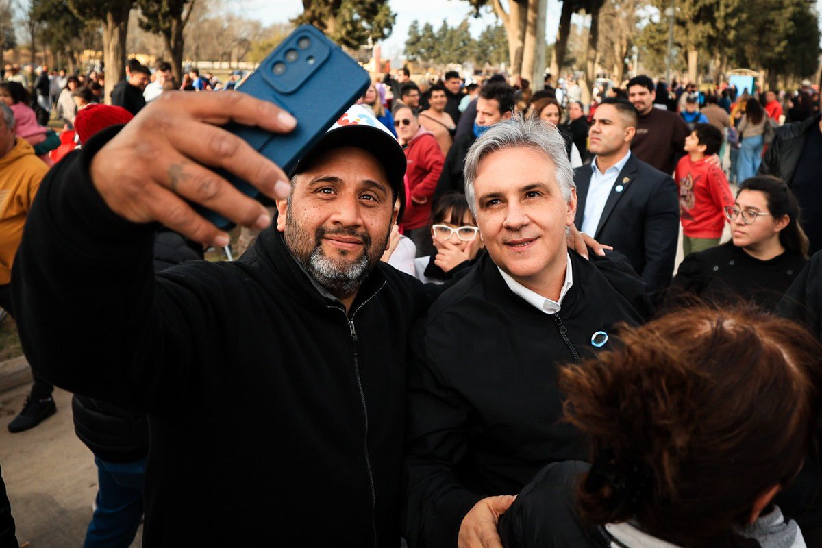 MartinLlaryora's tweet photo. El Plan de 100 Cuadras avanza con seis frentes de obra en ejecución y, además, próximamente llamaremos a licitación para construir el Parque Alberdi, un nuevo espacio pensado para el encuentro de las familias, la práctica deportiva, la recreación y el impulso de emprendedores y feriantes de la ciudad.

#RíoCuarto está viviendo una etapa histórica de crecimiento. Con planificación, inversión y trabajo conjunto, la Capital Alterna sigue avanzando y demuestra que en #Córdoba no dejamos de hacer para generar más oportunidades y más desarrollo para nuestra gente.

#HacerParaCrecer