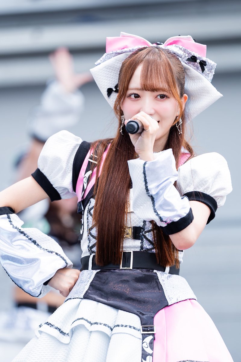scene_ii's tweet photo. リボン大きくて顔全体を包み込めそう🎀
#ラフラフ #日比野芽奈 https://t.co/K4fKkrJ7CN