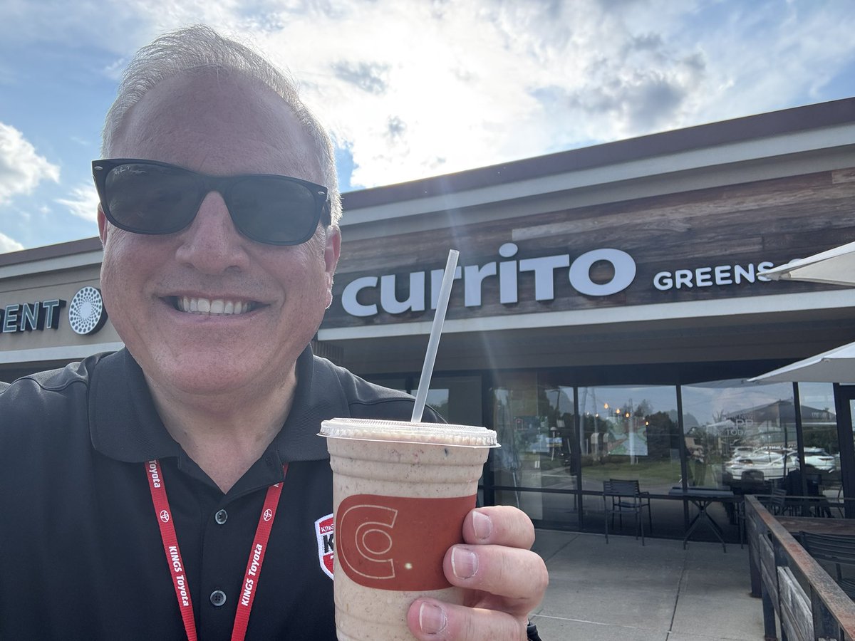cincygreghoodin's tweet photo. Feeling kinda nutty about a health nut smoothie sooooooo… it’s off to @curritoeats I go . ‘Cause , you know . #eatcincy #cincyeats #cincyvibes #BearcatVibes #Allforcincy #todoporcincy https://t.co/PCGumvXnJW