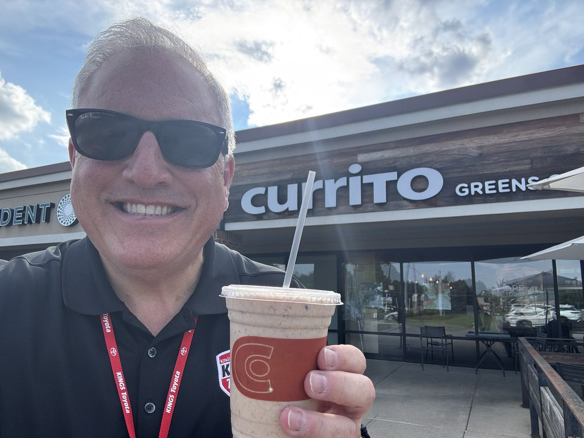 cincygreghoodin's tweet photo. Feeling kinda nutty about a health nut smoothie sooooooo… it’s off to @curritoeats I go . ‘Cause , you know . #eatcincy #cincyeats #cincyvibes #BearcatVibes #Allforcincy #todoporcincy https://t.co/PCGumvXnJW