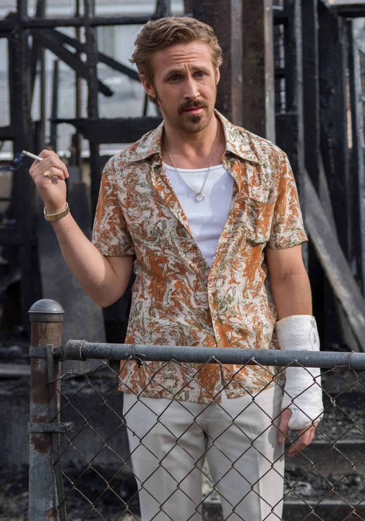 waterbearzzz's tweet photo. ryan gosling: "i thought i was being subtle" right,,, right,, this man is totally subtly gay https://t.co/Os7l4ZOMBg