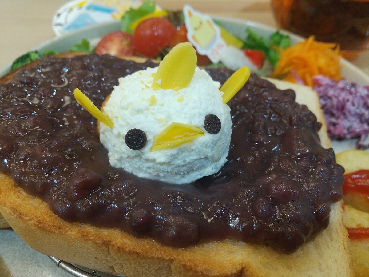 you347yu's tweet photo. 緑(抹茶)ぴよりんのお隣の席だなんて！幸先良すぎる日です♡
ホイップバターのぴよりんかわいすぎて、崩せない…難儀…
小倉トーストって、こんなに小倉乗ってるんですね…ヘビー級🙃
やっぱり紅茶ぴよりんはめたくた美味しい♡♡♡
朝から可愛いに包まれ幸せだぁ https://t.co/P0NokjgxXw
