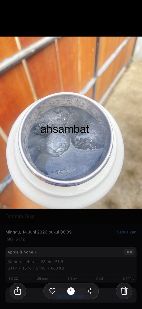 yourfavsonghere's tweet photo. @cellaurent Aku juga pakee merk iniiii tapi type lain. Tahan lama banget es batunyaaaaa 
https://t.co/dAGlbcjPQy https://t.co/Pr1bpqB54y