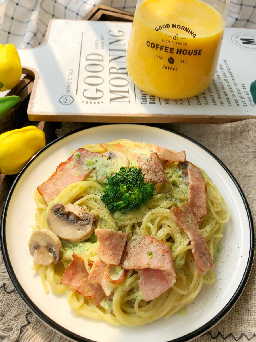 NathanielSuim4's tweet photo. Homemade garlic butter mushroom pasta  Creamy, savory, and ready in 15 mins—weeknight dinner win! https://t.co/PjiYaxTjEa