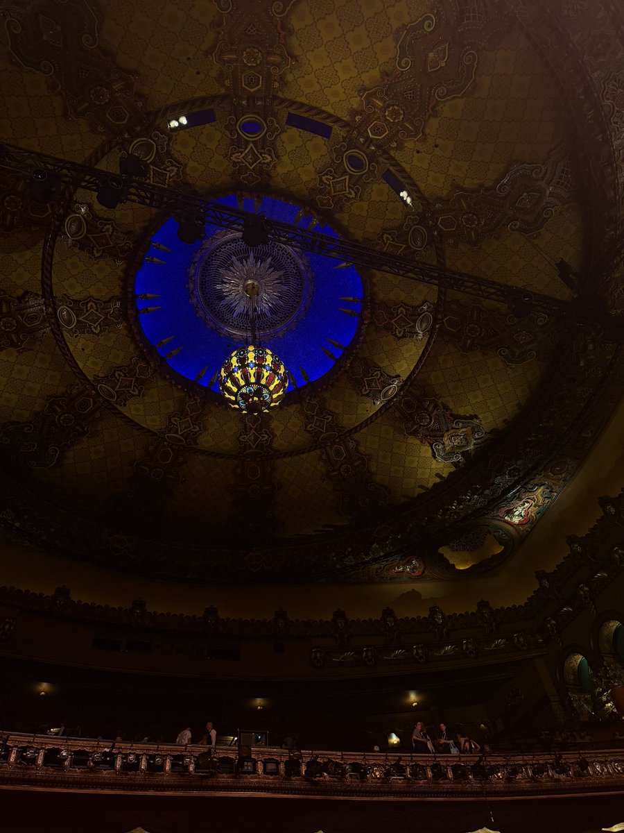 jasperhewes's tweet photo. this theatre is gorgeous..#detroitlockettour https://t.co/qzkJiGpvcq