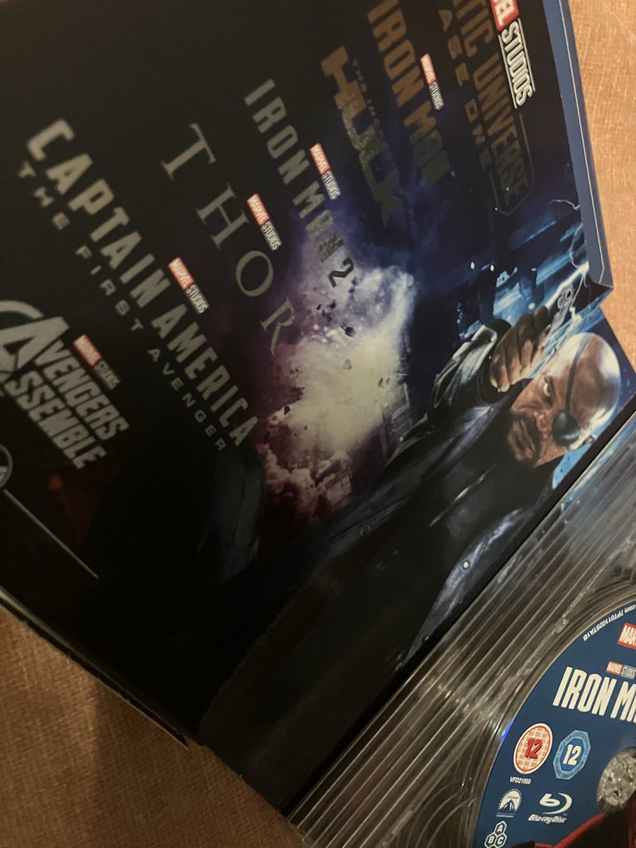 JoshGza's tweet photo. This is why i love physical,and yes even though these aren’t game physical’s,they hold the same sentiment on what real ownership and art looks like,it’s super joyful having things like this.💿

#Marvel #MarvelPhases #IronMan #Avengers #Disc #Spiderman #BlackWidow #CaptainAmerica https://t.co/QRLyzXS1ki