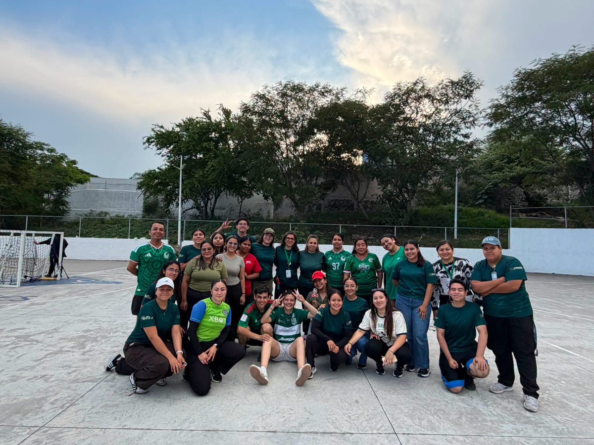 utezoficial's tweet photo. 💙 Para conmemorar el Día del Fisioterapeuta, la Licenciatura en Terapia Física y la Licenciatura en Gestión del Bienestar organizaron una jornada dinámica enfocada en promover la actividad física, el trabajo en equipo y la cultura de paz a través del deporte.

#LaTierraQueNosUne https://t.co/P8KNZOxI2e