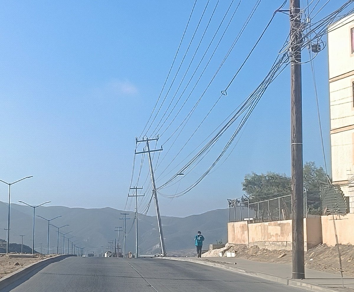ericmateos's tweet photo. @CFE_Contigo @CFEmx @GobiernoMX  AYUDA PARA CAMBIO DE POSTE. @AlcaldiaTijuana 
Coordenadas 32,3719288, -116,9255564
Tijuana baja California https://t.co/fcKF9IvAXw
