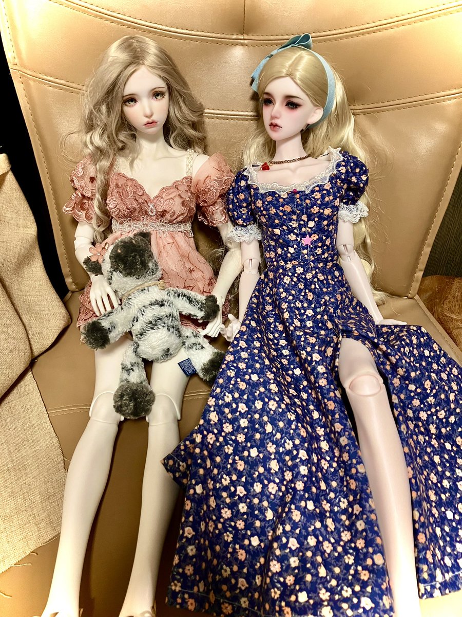 maita0725's tweet photo. おはようございます☀️
今日も暑そ🥵

莉朶のおよ服ここまで出来ました。
前開きワンピースです。
あとは飾りや本縫い仕上げ、さてどうしょうかな？
なるべくシンプルに。大人仕様☺️💞

#maitastyle 
#AngellStudio #IMPLDOLL https://t.co/kj8nXbjrAU