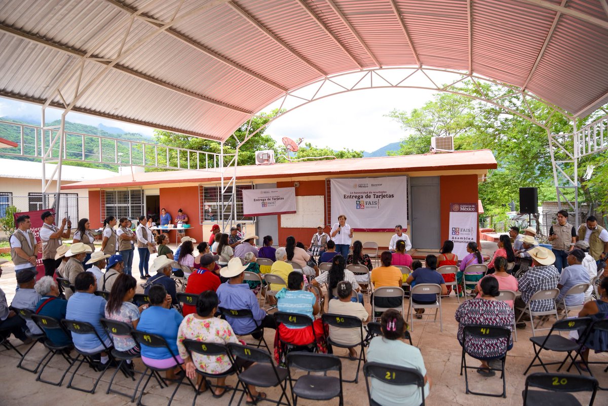 BienestarNay's tweet photo. Las comunidades indígenas de Las Blancas y Mesa de Picachos, en Tepic, recibieron las tarjetas del #FAISPIAM, que les permitirán administrar de forma directa los recursos para obras prioritarias definidas por sus asambleas.
#HumanismoMexicano #PrimeroLosPobres https://t.co/XcEcviX4LK