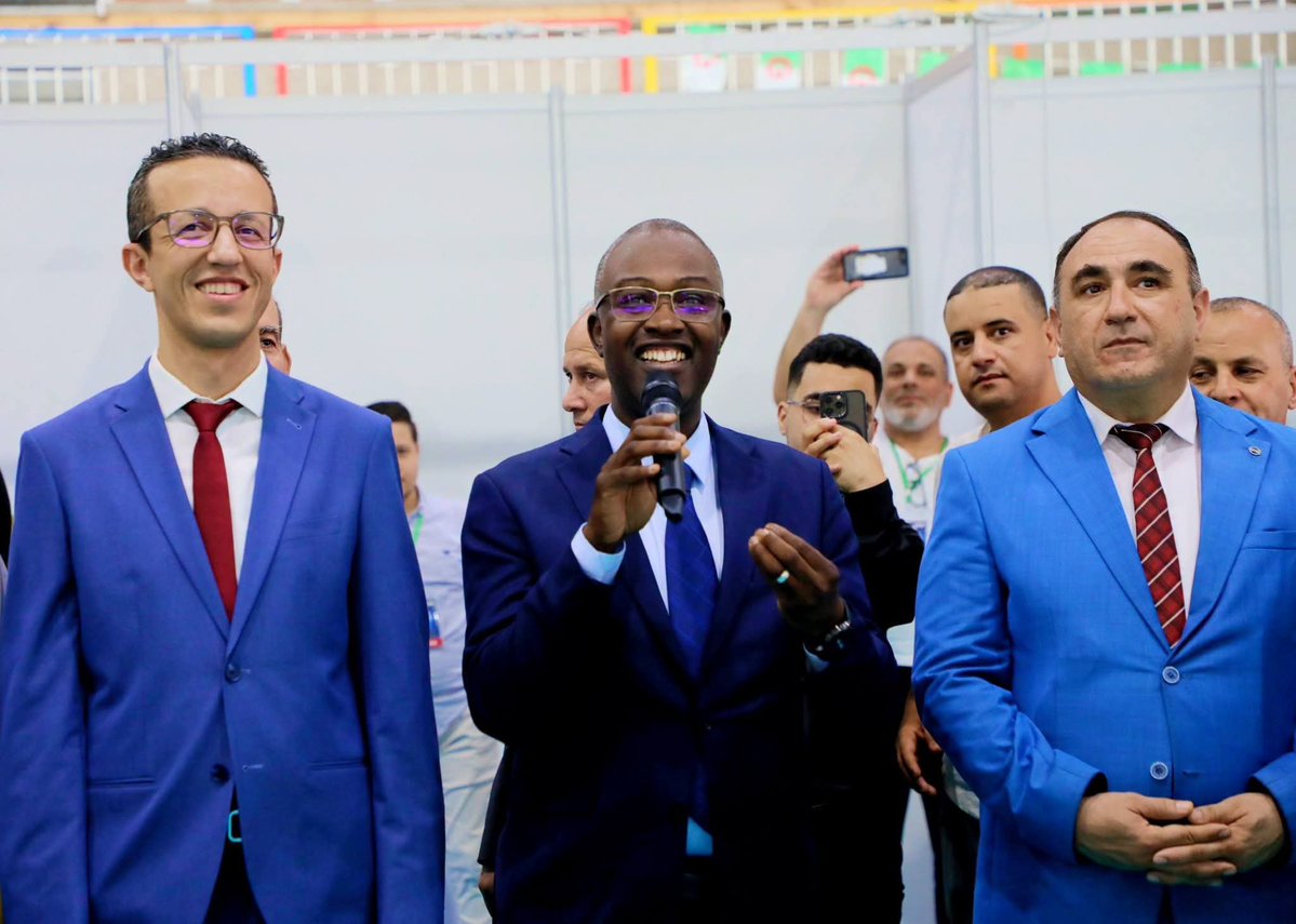 MJAlgerie's tweet photo. 🔴السيد الوزير يشرف على اختتام الطبعة الأولى من المخيم الدولي للأنشطة العلمية في الروبوتيك 2026:
التفاصيل ⏬ ⏬ 
https://t.co/yQTUQUoWB6 https://t.co/8ZJHEApCeb