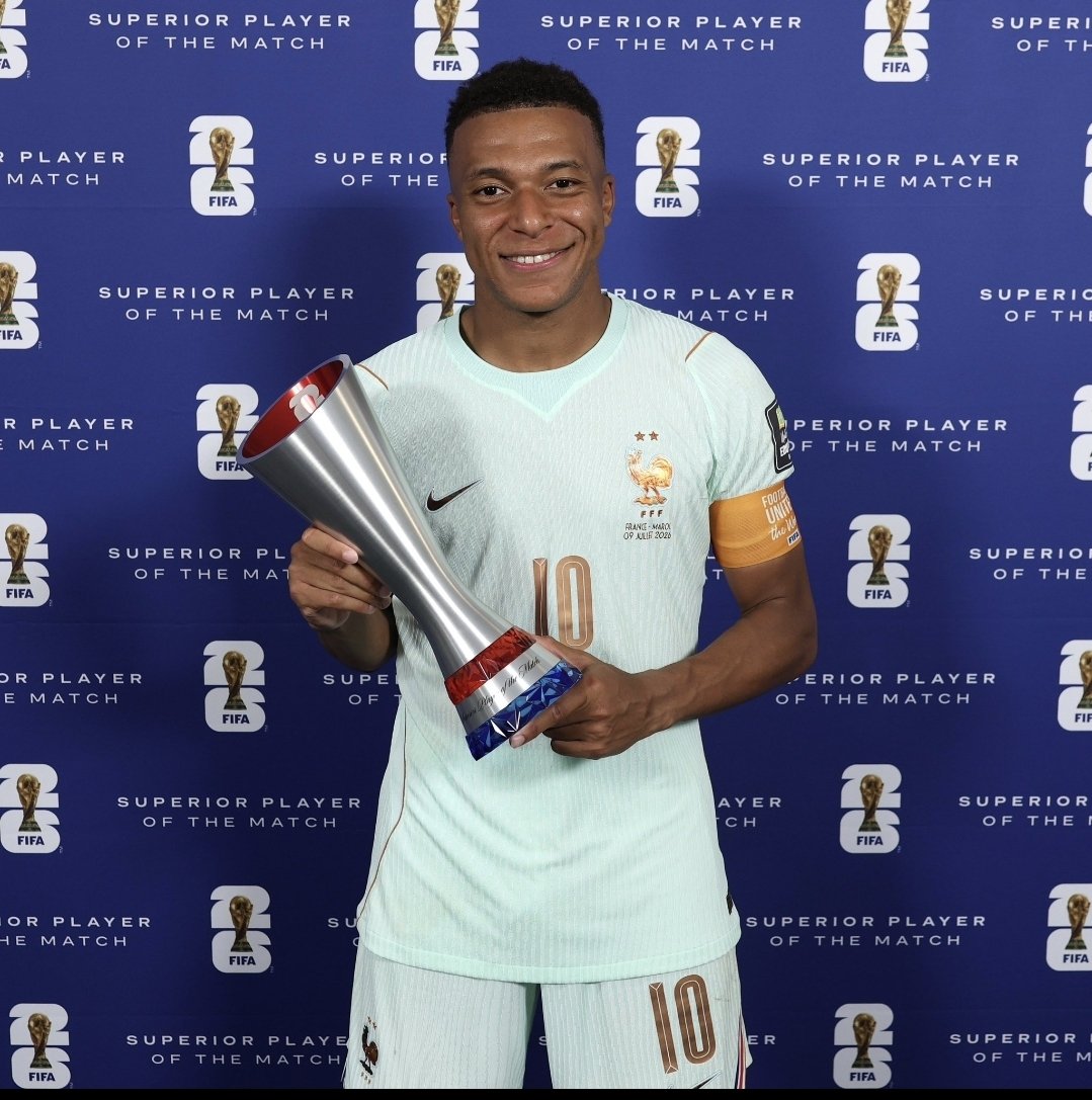 info347585's tweet photo. ET 1. ET 2. ET 3. ET 4.

KYLIAN MBAPPÉ 🇫🇷 EST ÉLU HOMME DU MATCH !!!!!! 🤩

🎖️ vs Irak 🇮🇶 
🎖️ vs Suède 🇸🇪 
🎖️ vs Paraguay 🇵🇾 
🎖️ vs Maroc 🇲🇦 https://t.co/s8injeKEXs
