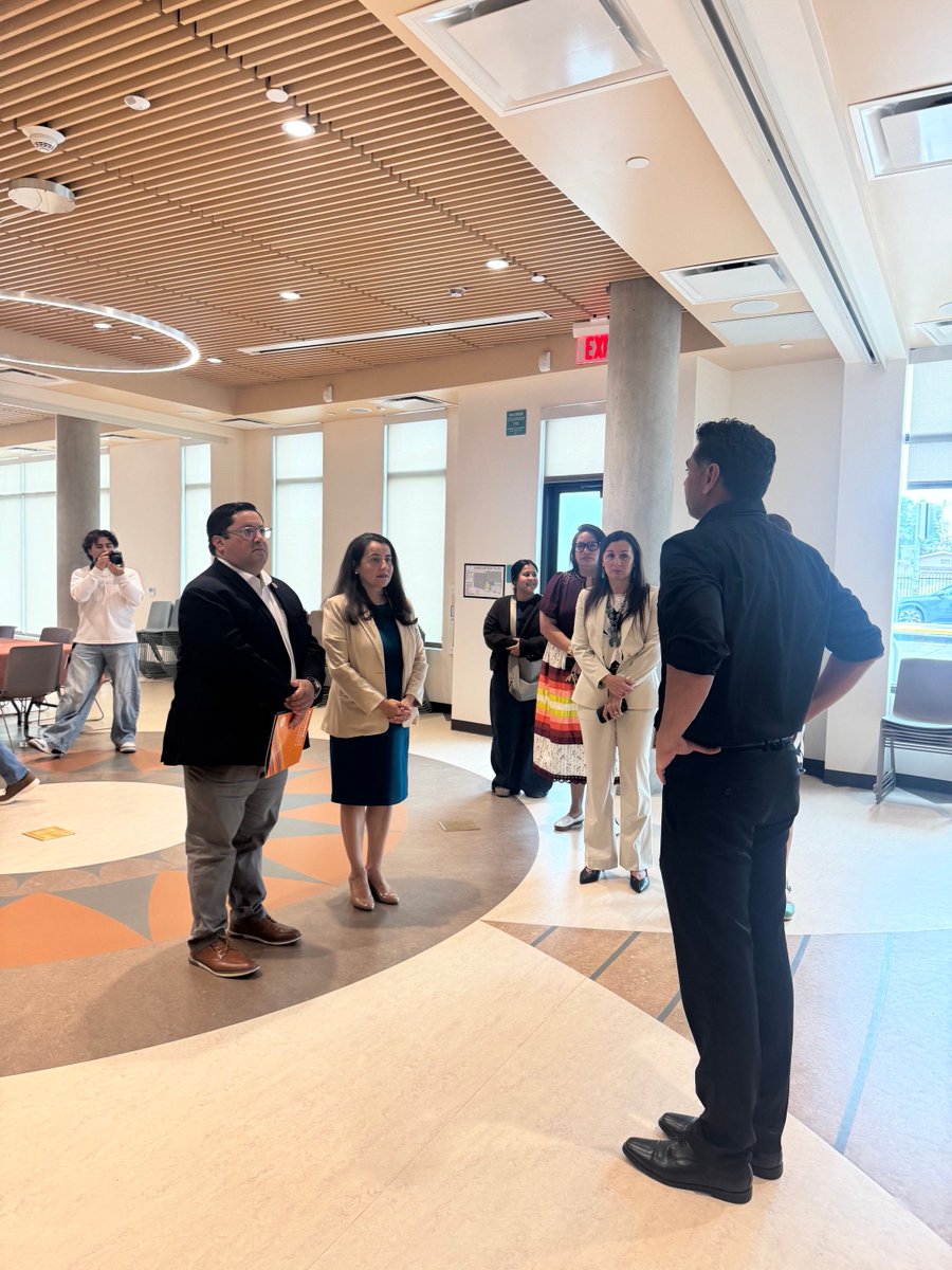 JesseArreguin's tweet photo. Welcome to the East Bay, Senate Pro Tem @MoniqueLimonCA. It was great to showcase the progress being made in the region, from advancing careers in healthcare to improving local housing and homeless policy. https://t.co/A44tKGnkuV