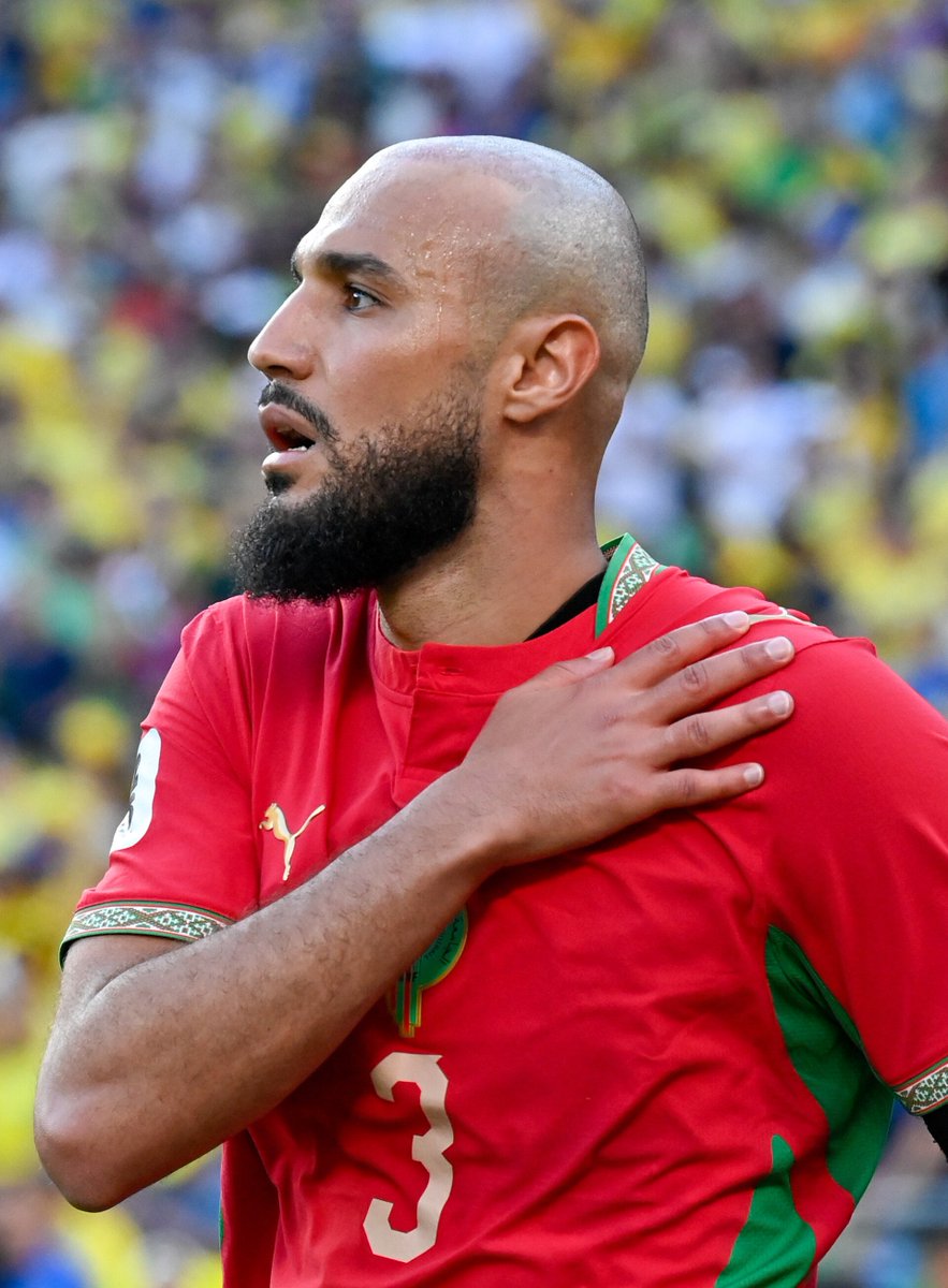 FRMFXtra's tweet photo. Noussair Mazraoui est un 𝗩𝗥𝗔𝗜 𝗟𝗘𝗔𝗗𝗘𝗥. Il mérite vraiment le brassard. 

Que ce soit à gauche, à droite ou en défense centrale, il répond toujours présent. 🇲🇦©️ https://t.co/9AyBCdKDOG