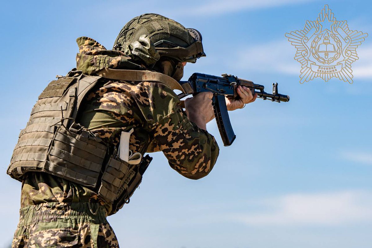 TheGreyPatriot_'s tweet photo. 🇧🇾🇷🇺 Today's training of 3rd year kursants from reconnaissance faculty of Belarusian Military Academy in Minsk.

#Russia #Belarus #Belarusian #Today #Training #Military #Army #Cadets #Kursants #Tactical #Minsk #Recon #PKM https://t.co/OZC7iiN7eC
