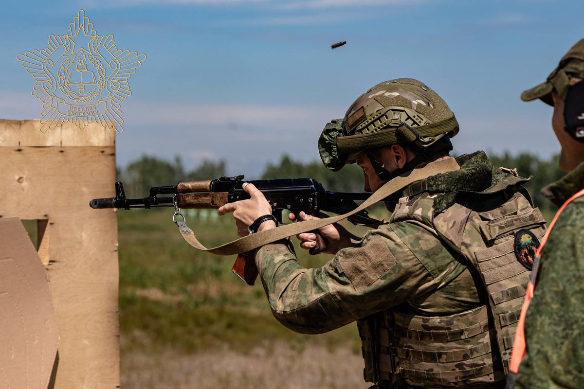 TheGreyPatriot_'s tweet photo. 🇧🇾🇷🇺 Today's training of 3rd year kursants from reconnaissance faculty of Belarusian Military Academy in Minsk.

#Russia #Belarus #Belarusian #Today #Training #Military #Army #Cadets #Kursants #Tactical #Minsk #Recon #PKM https://t.co/OZC7iiN7eC