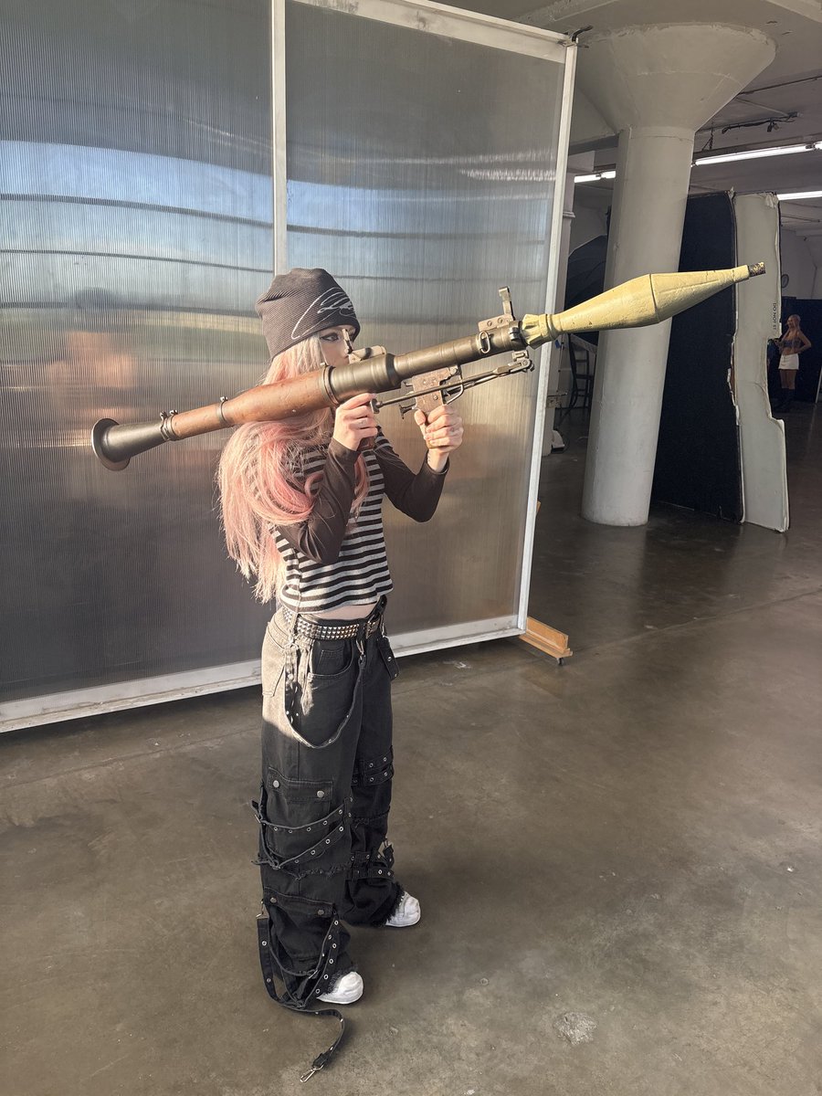 snowwcone0's tweet photo. how im pulling up to streamer university if they dont let me back in https://t.co/dStfDN43rm