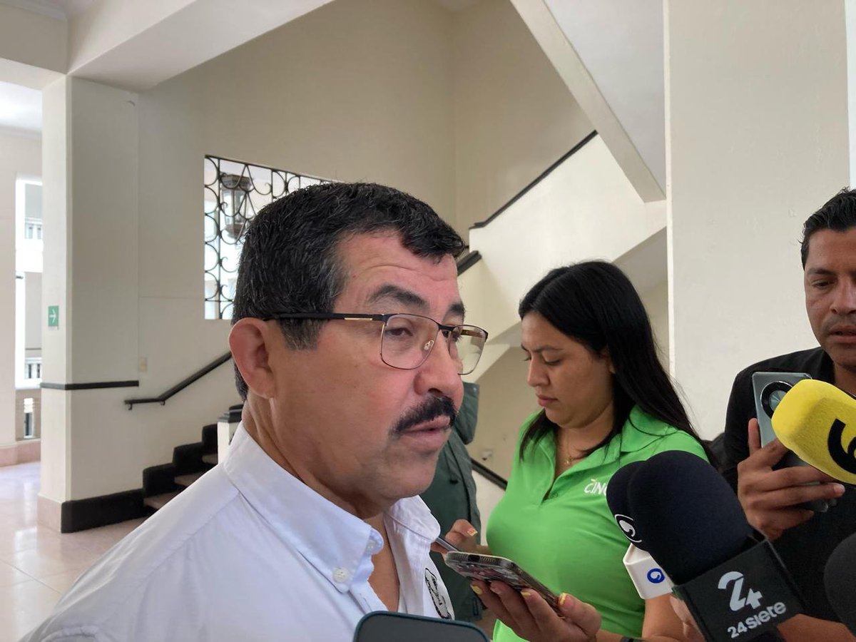 UAT_mx's tweet photo. “Estoy enfocado cien por ciento al proyecto de crecimie UAT”, aseguró el rector Dámaso Anaya Alvarado al destacar que la máxima casa de estudios del estado ha roto metas históricas en captación de matrícula, cobertura, infraestructura y otros rubros. https://t.co/MQvgJSihZV
