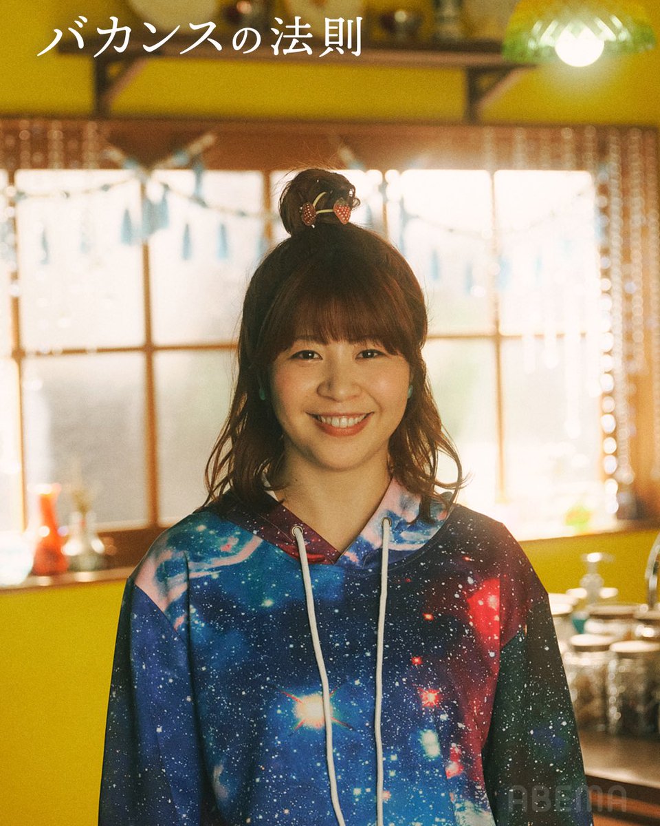 ams_kn_'s tweet photo. 7/27(月)よる8時放送スタート
『バカンスの法則』

初連ドラ出演させていただきます
撮影中、橋本環奈天使、山下美月天使と合わせて、東村アキコ監督から「三人娘」と呼ばれるたびに背筋が伸びました

ひと夏の恋とバカ騒ぎをぜひ🍊 https://t.co/XXjsW7Fv7N