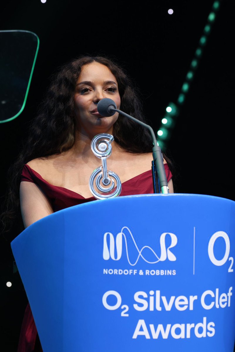 thejadenation's tweet photo. JADE accepting the “Best Female Artist” award at O2’s Silver Clef Awards earlier tonight. https://t.co/TYpg2iVVRu