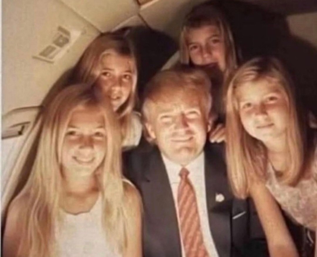 pink_panth87952's tweet photo. Why is this filthy #pedophile still President? https://t.co/Gfk8hGi48f