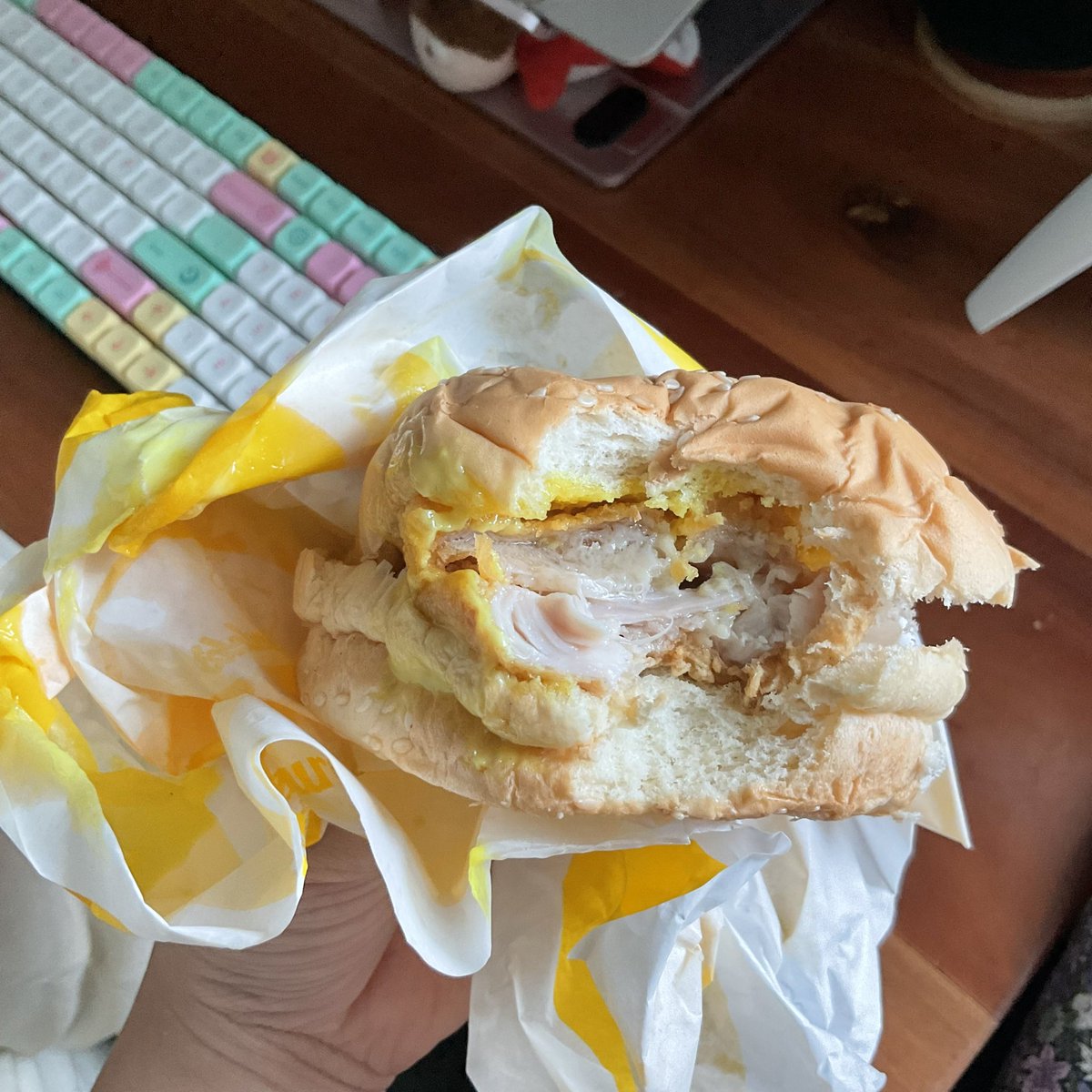 pinghuins's tweet photo. ily dokito burger... https://t.co/pNeK2H9nqX