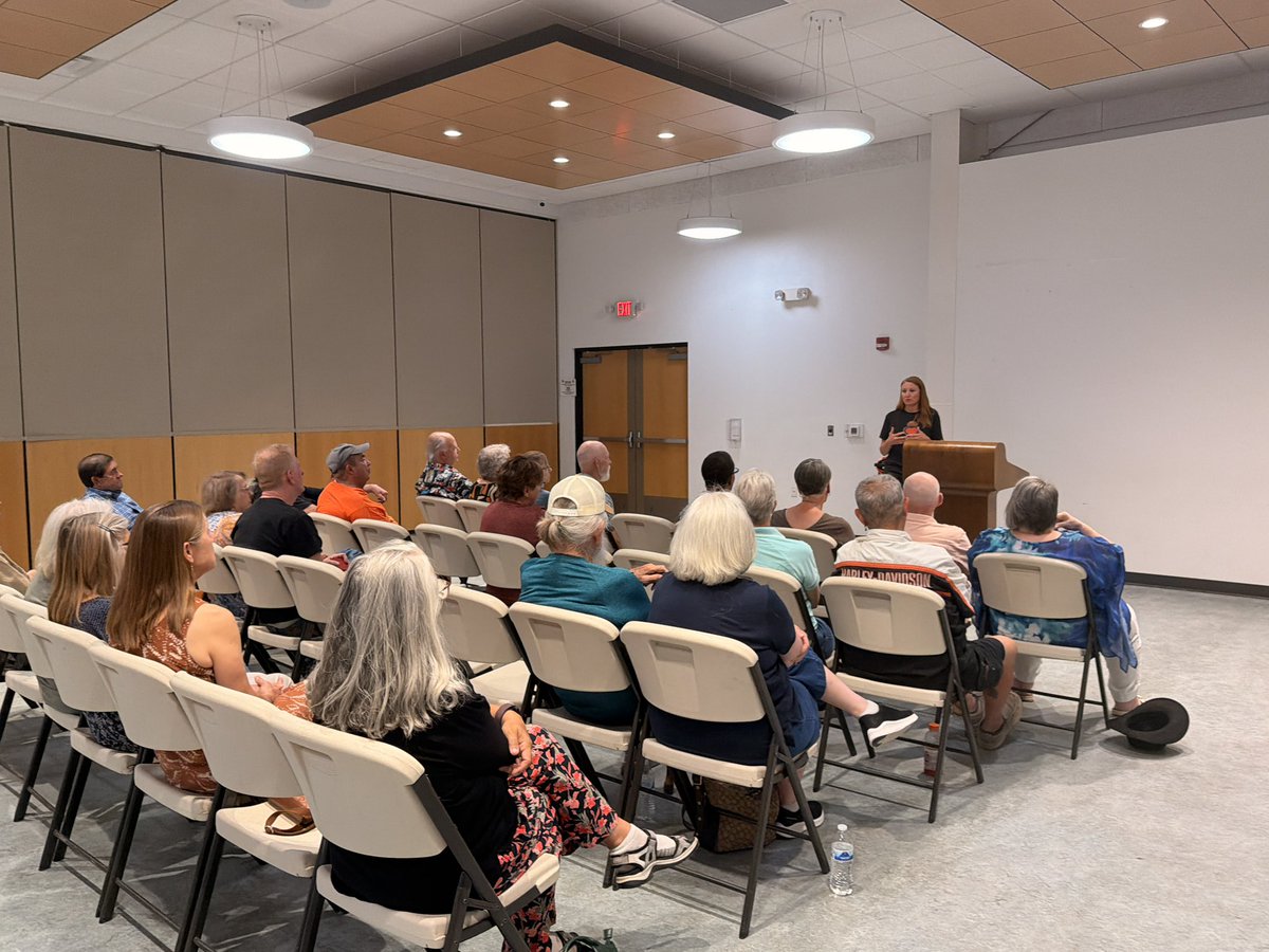 MelanieforNM's tweet photo. Thank you Torrance County and Moriarty, for coming out and joining us for our Take Back the House Town Hall! We love the East Mountains and are so grateful to all our local organizers and candidates doing the work every day on the ground. https://t.co/SQH9L8ilj0