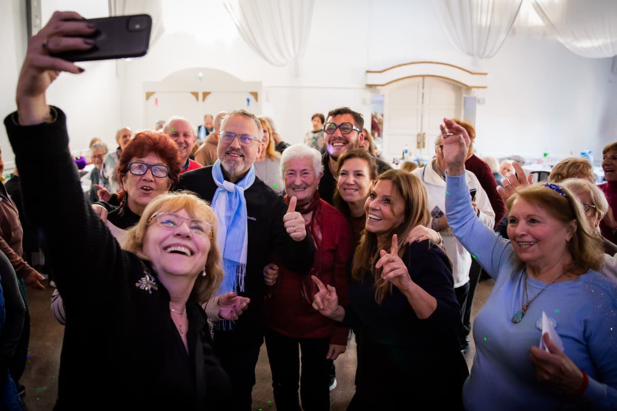 dievalen's tweet photo. El menú tradicional en este caso no fue locro, sino mondongo. Emotivo festejo del día de la patria en la asociación de fomento Villa Bosch. 🇦🇷
@danyreich @pichonaberardi @diepresta https://t.co/A8W86npkJU