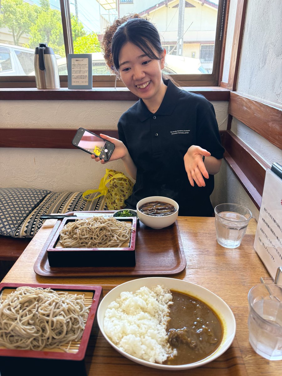 ta1_oboe's tweet photo. #中学生の未来に贈るコンサート
昨日は太宰府⛩️
お昼はお蕎麦(とカレー)。毎日ラーメンではないのよ！(でも麺)
フルート客演の田中さんと😊@yuki_flpicc 

終わった後次の予定まで時間があったのでソロで抹茶パフェを食べ、久しぶりに天満宮にお参りするなどしました。
この前までの仮殿？見なかったんですよね。取り壊す工事していました。