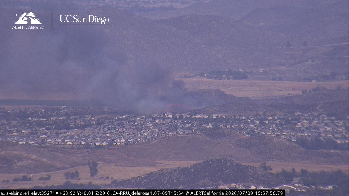 DanielFireTruck's tweet photo. #BluffFire The Fire is 3 acres with a Moderate Rate of Spread from Riverside County Fire, Aircraft is also being Dispatched. https://t.co/ks6uZ9viHk