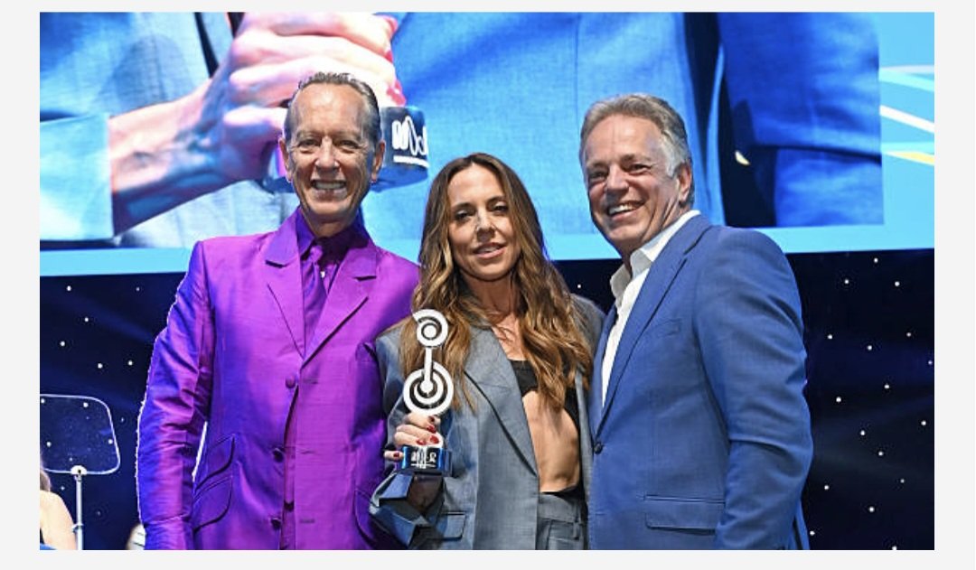 MelanieCNews's tweet photo. A lovely full-circle moment: Richard E. Grant, who played Clifford, the Spice Girls' manager in Spice World, presented Melanie C with the Raymond Weil Global Impact Award tonight 🥹😭😍

Congratulations Melanie! We are so proud of you!!! https://t.co/pwBOqZgxuq