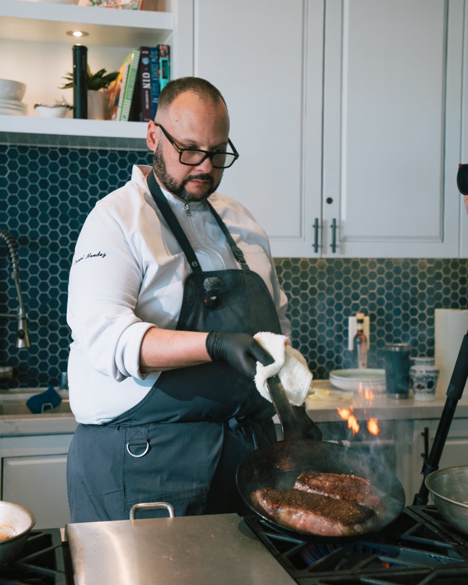 Prive_Culinary's tweet photo. No shortcuts.
No audience.
Just the work.

Chef Daniel.
Le Cordon Bleu.
Every kitchen led here.

That standard is what ends up in your fridge.

https://t.co/A9AvSyh5Vd https://t.co/EVKqz1whzC