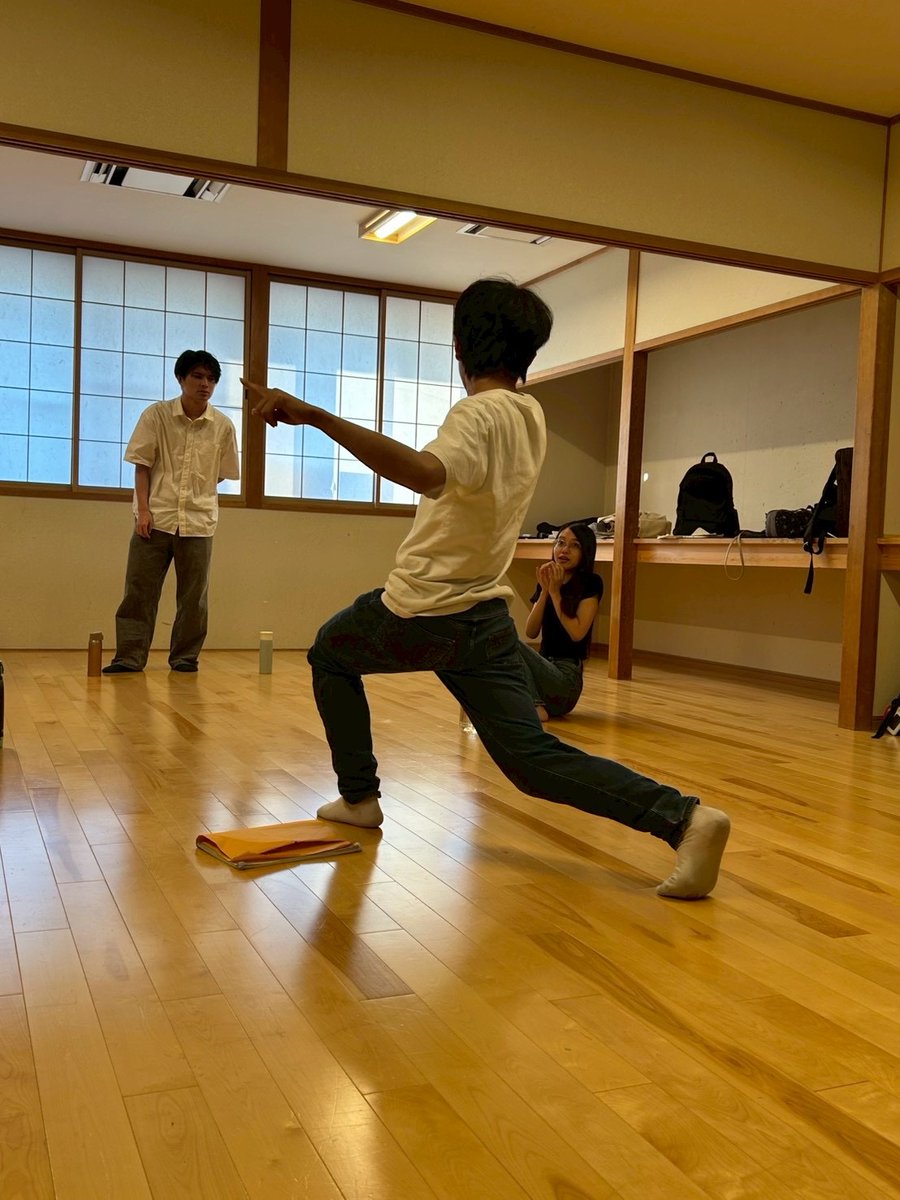 NCU_NORO's tweet photo. 【活動報告📝】
昨日の活動の様子です！
通し練習を行いました
キレッキレです✨

#劇団鈍
#主人公の棲む会議 https://t.co/PUwR8UCVVN