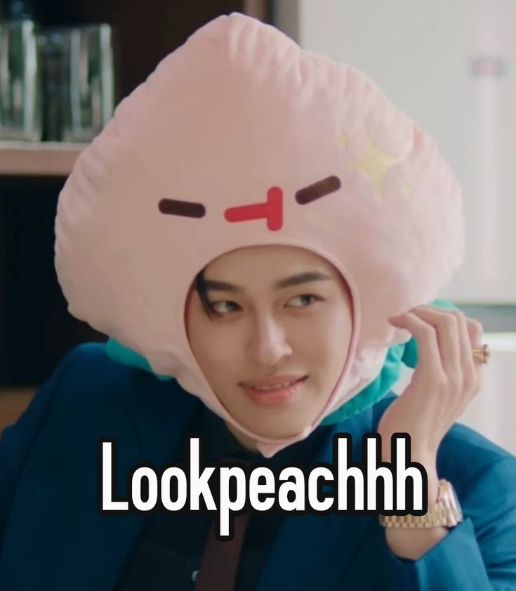 RoyaltyStatice's tweet photo. ┃ LookPeach YCH
 ⌦ 15 reais (10 slots) • Pix ou PayPal 
Essa aqui é para os fãs de #PondPhuwin, #MeAndTheeSeries e #PeachAndMeSeries! Já imaginou uma arte sua com o icônico chapéu LookPeach? 🍑

Chame na DM, ou pelo discord (royaltystatice) https://t.co/aIA3g7AR1Q