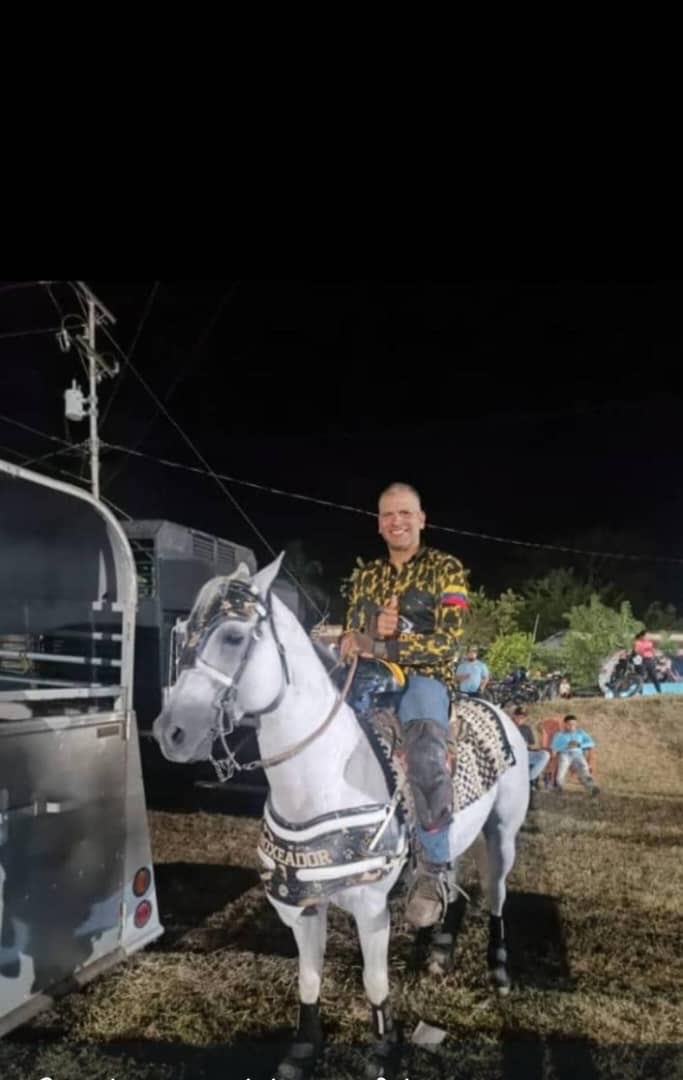 ArturoC69755641's tweet photo. #Cojedes|| Falleció la tarde de este jueves 09 de julio, el multicampeon de coleo José Rafael Freite (Q.E.P.D), quien fue en vida integrante de la famosa Naranja Mecánica del Coleo.
Nos unimos al duelo que embarga al gremio del coleo. #jul09 @ClaroyRaspao3 @igorprieto @HBrav0 https://t.co/n0rsHlNW1A