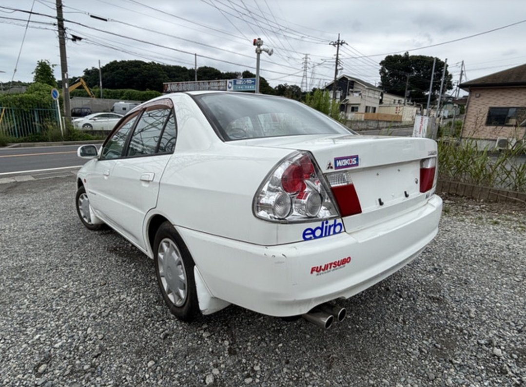 C35LAURELtanaka's tweet photo. ランエボが買えない18歳仕様の素ランサーかと思ったらV6だった。
1.8㍑5ナンバーで6気筒。堪らんな。 https://t.co/8n3a1HnI7r