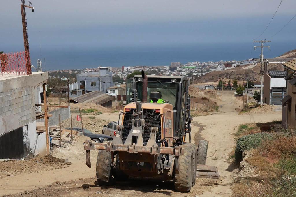 NoticiaRosarito's tweet photo. ✅️| Prioriza Gobierno Municipal el mejoramiento urbano en las colonias de las delegaciones San Antonio de los Buenos, Playas de Tijuana y Centro 

Leer más: https://t.co/RbV0LPVMP5 https://t.co/Q9WegiWzfY