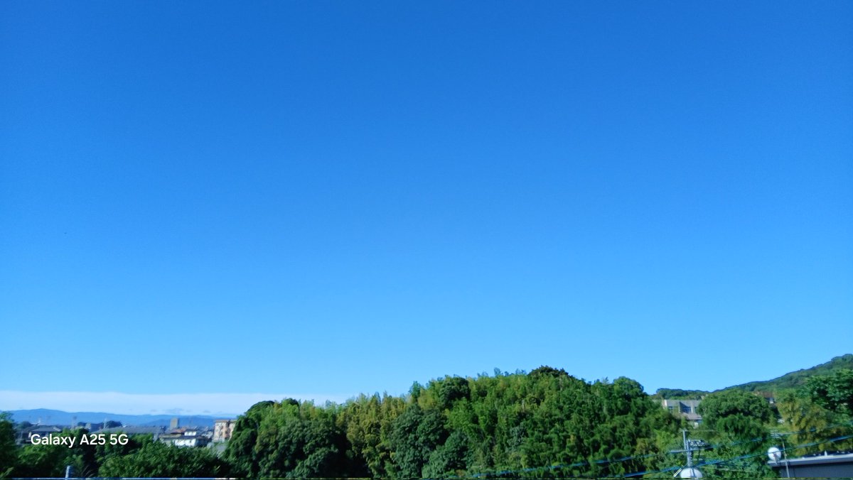 Routes_tkyk's tweet photo. おはようございます
正午から夕方18時迄の降水確率20％か、期待は出来ないかな

今日の熊本は
雷注意報が発令中です

高気圧に覆われて概ね晴れとなりますが、湿った空気や強い日射の影響により曇りとなり、俄か雨や雷雨となる所があります

それでは今日も一日ゆるっと🫠

#イマソラ #熊本の空 #天気 https://t.co/tObBtAN2eJ