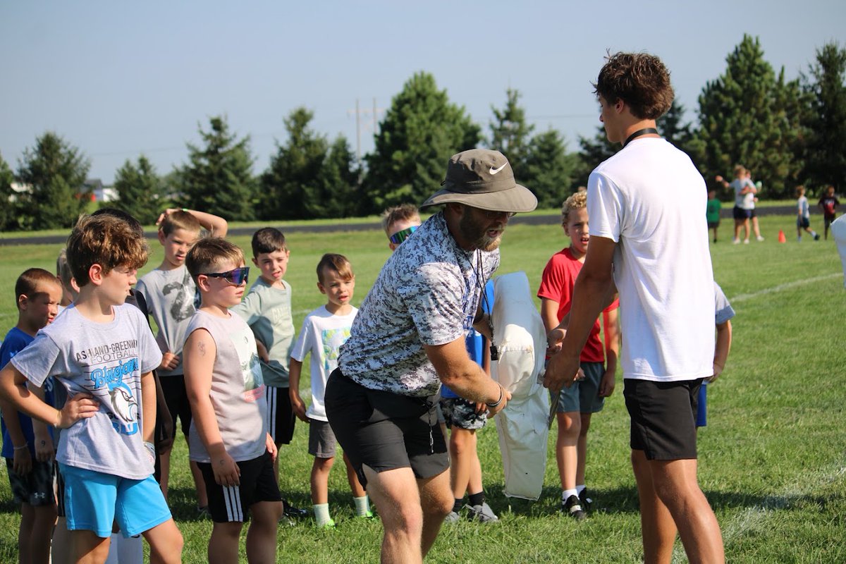 AGBluejayFball's tweet photo. We couldn't run this camp without our amazing staff! Thanks for taking time to make the last 3 days amazing and to pour into the next generation of Bluejays! Our community is truly blessed!
Special Thanks to former Bluejay Derek Tonjes who helped guide the QBs!
#coachwithHEART https://t.co/Rt8o2t8vSK